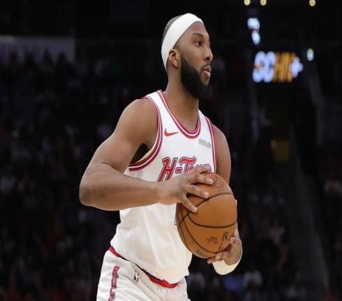 攻防兩端都有強(qiáng)勢(shì)表現(xiàn)，這樣的球員無(wú)法在火箭得到穩(wěn)定出場(chǎng)時(shí)間