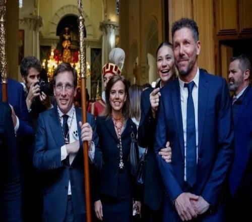 馬卡：西蒙尼夫婦參加耶穌受難日巡游，這是馬德里熱門的活動