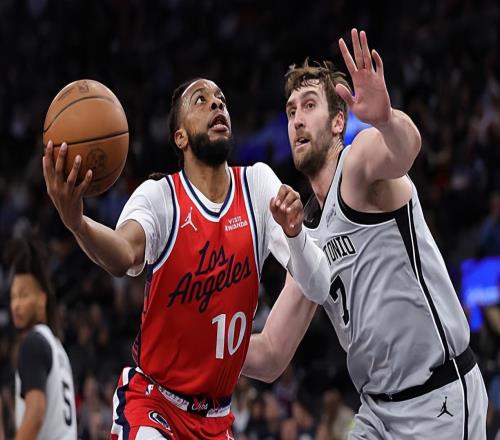 毫無防守還在進(jìn)攻端各種亂打，快船后場新援真是妥妥地被高估了