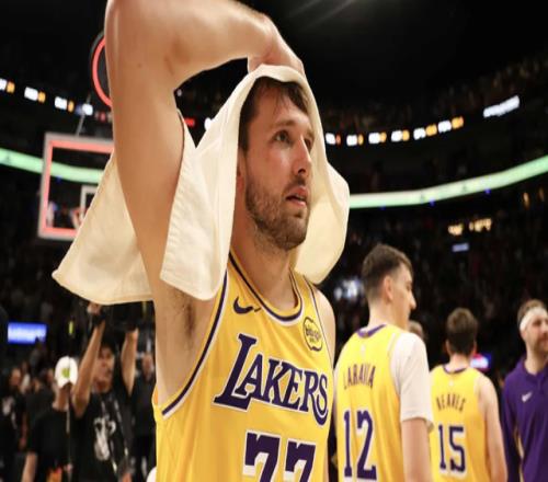 東契奇最新傷情出爐！湖人被迫做3大轉(zhuǎn)變，詹姆斯又成老大