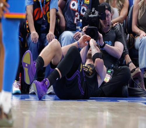 東契奇左腿筋傷勢確認，這下沒有奇跡了，最后五輪注定充滿懸念