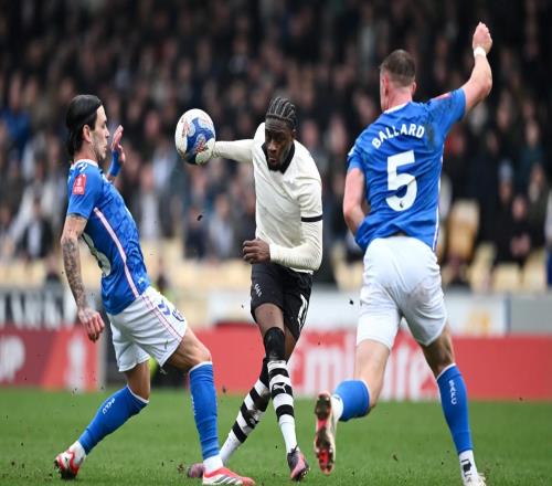 從送貨司機到職業(yè)球員，維爾港邊鋒阿切爾曾受藍軍教練組指導