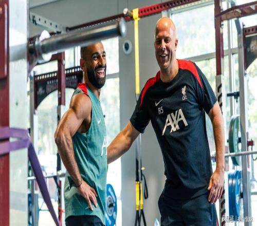 認清現(xiàn)實！斯洛特直言：足壇永遠造不出第二個薩拉赫