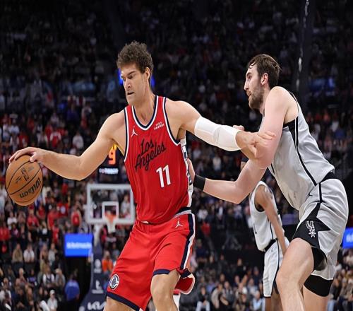 明明已經(jīng)力不從心了，但快船還是將內(nèi)線(xiàn)老將作為支柱進(jìn)行使用