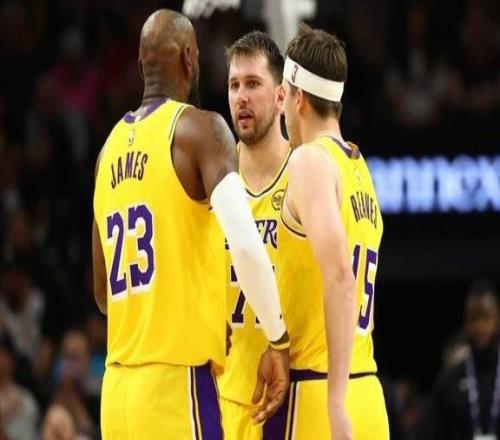 東契奇?zhèn)丝秩标?周！湖人輪換大變，詹皇里夫斯要掄冒煙