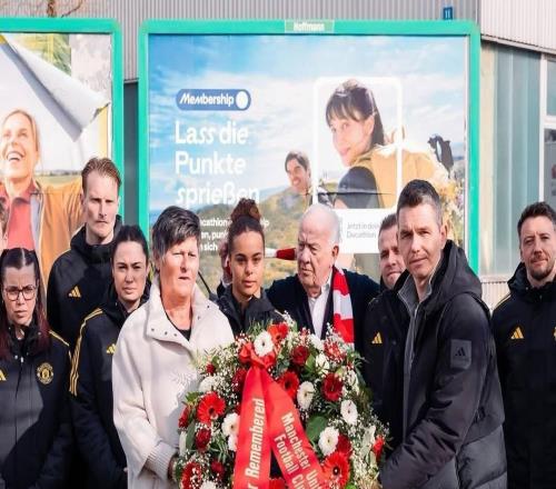 緬懷先輩，曼聯(lián)女足在歐冠客場賽后前往慕尼黑空難紀(jì)念碑獻(xiàn)花