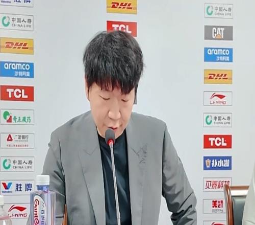 輸寧波發(fā)布會(huì)！邱彪不滿進(jìn)攻主動(dòng)致歉，斯蒂爾寄語下場(chǎng)觸底反彈！