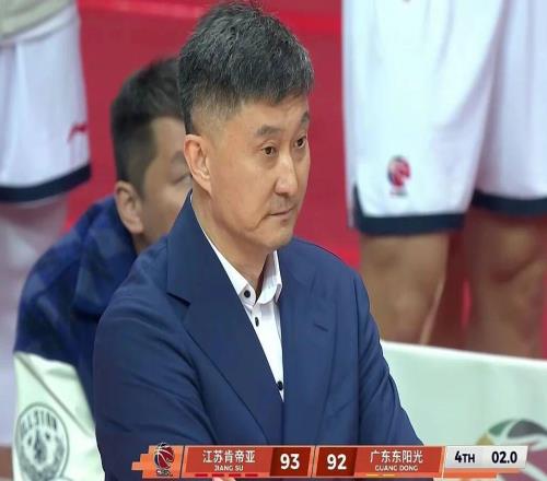 CBA消息！杜鋒降低廣東男籃目標(biāo)，楊鳴陰陽杜鋒，廣廈欲簽新外援