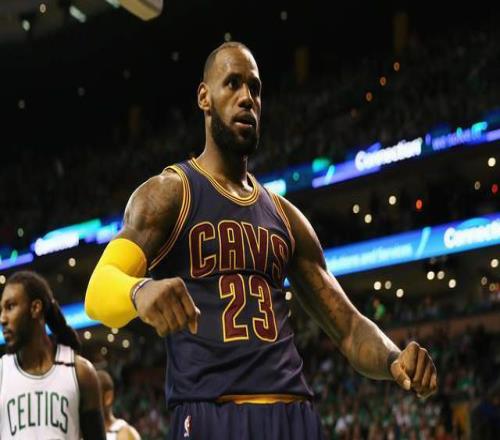 東契奇賽季報(bào)銷(xiāo)！湖人天塌了，西部第三還能保住嗎