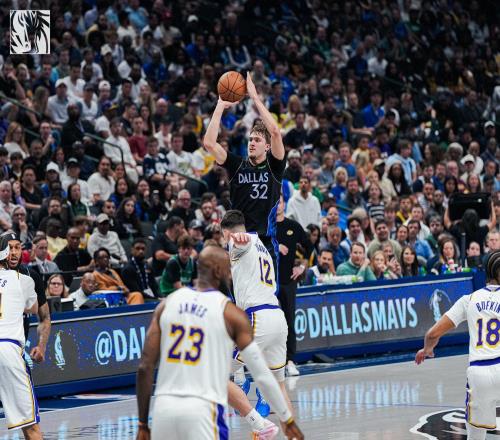 輸獨(dú)行俠遭2連敗！肯納德三雙詹姆斯30+15+9，湖人該重新啟用1人