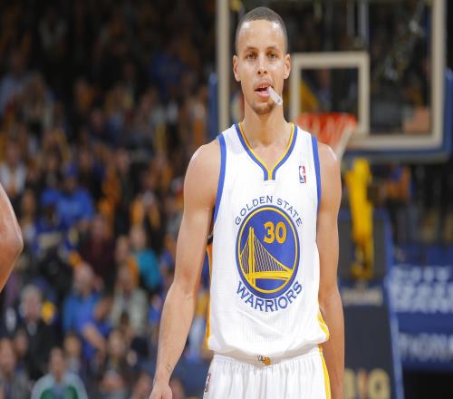 庫(kù)里上次擔(dān)任替補(bǔ)為2022年季后賽，上次在常規(guī)賽替補(bǔ)為2012年