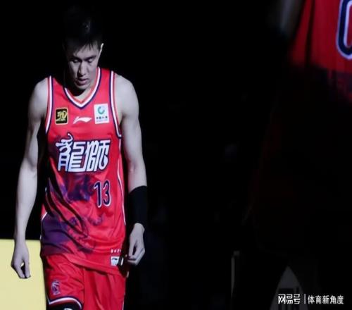 驚爆！郭艾倫遭遇“熟人殺”！2026，體壇第一悲情大男主啊