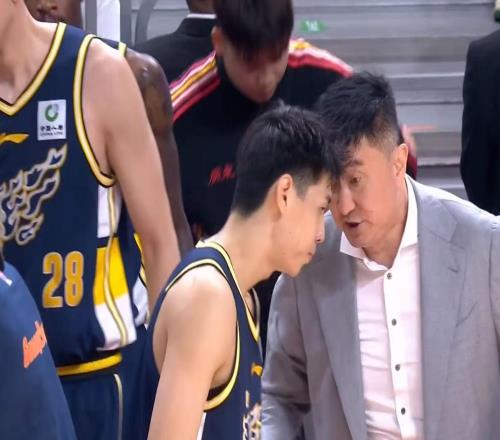 確認不打了！CBA知名外教宣布下課，或加盟廣東隊取代杜鋒