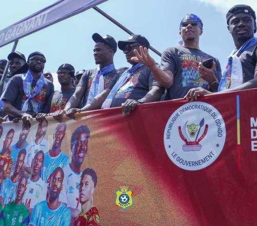 記者：因萬(wàn)比薩卡參加慶祝錯(cuò)過(guò)足總杯，西漢姆聯(lián)考慮向民主剛果索賠