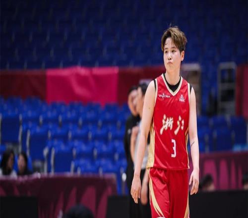 轟34分+8記三分！中國女籃27歲三分王崛起：宮魯鳴帶她當奇兵