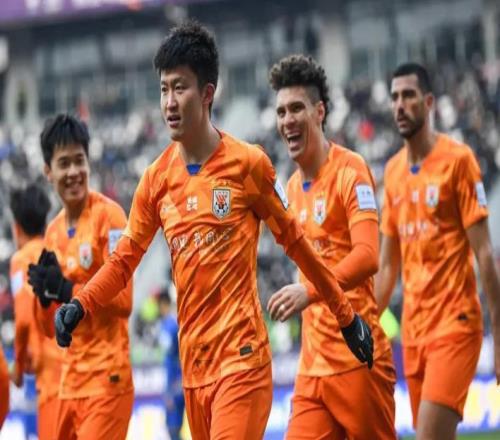 他是魯能唯一能撼動王大雷首發(fā)的門將,曾被費萊尼看好,值得期待