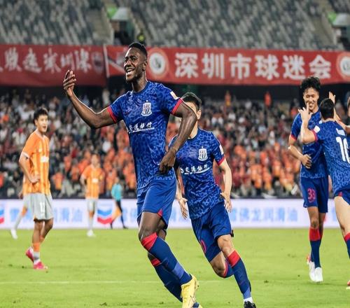 馬萊萊曾被大連球迷質疑，如今踢魯能梅開二度，大家該跟他道歉了