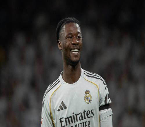 記者：卡馬文加經(jīng)紀(jì)公司與紅軍、槍手聯(lián)系，皇馬定價(jià)8000萬歐