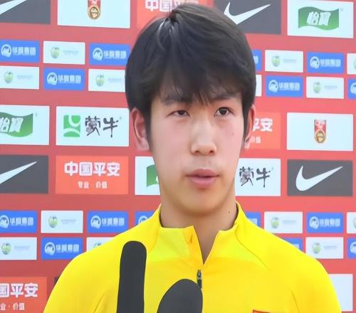 申花剛戰勝津門虎,斯盧茨基賽后就做出重要決定,點名表揚謝鵬飛