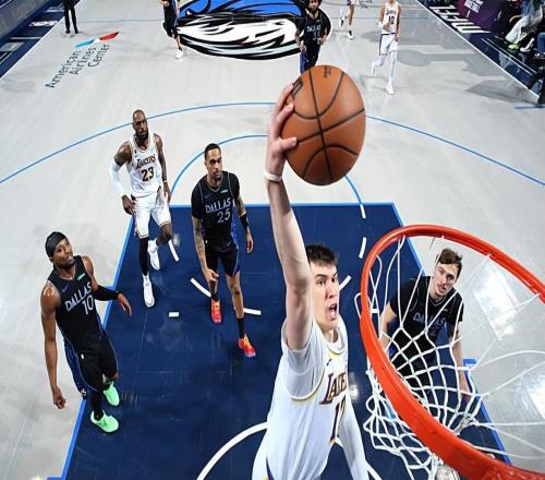 东契奇和里夫斯都伤了!湖人竟然还让他先发并且让他出场这么久