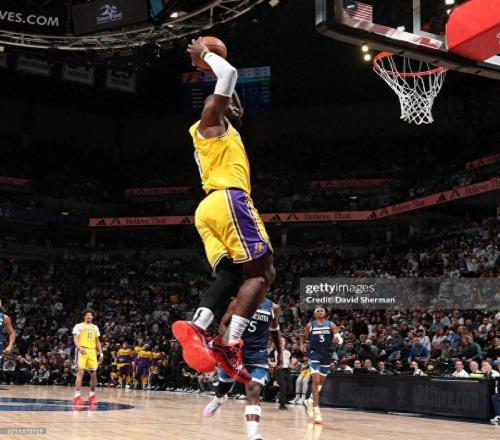 天塌了!東契奇常規賽報銷+季后賽懸了,湖人這賽季還能搶救嗎