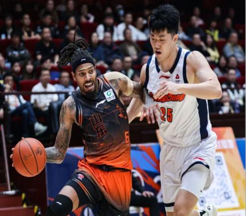 怎么不哭了首發出戰23分鐘正負值20，球迷：在場一分鐘輸一分