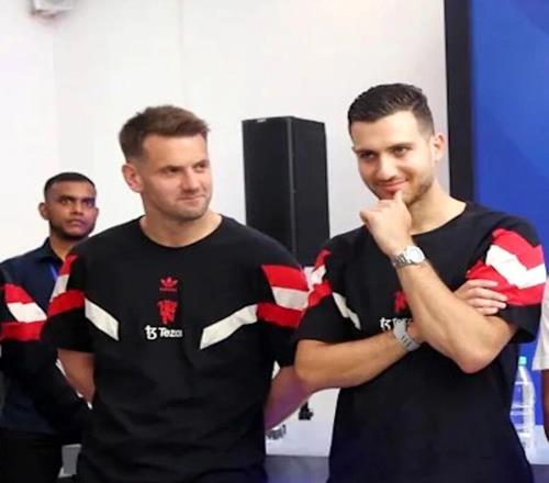 曼聯(lián)官宣25人集訓(xùn)名單，一主力生病兩傷員復(fù)出！小妖因戰(zhàn)皇馬落選