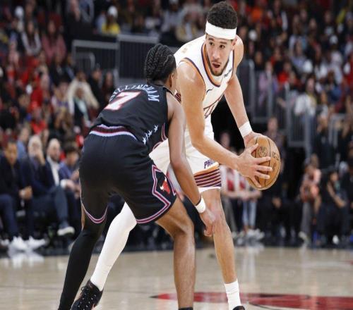 扎克洛:很多人并不知道太阳队的布克没有资格入选NBA最佳阵容