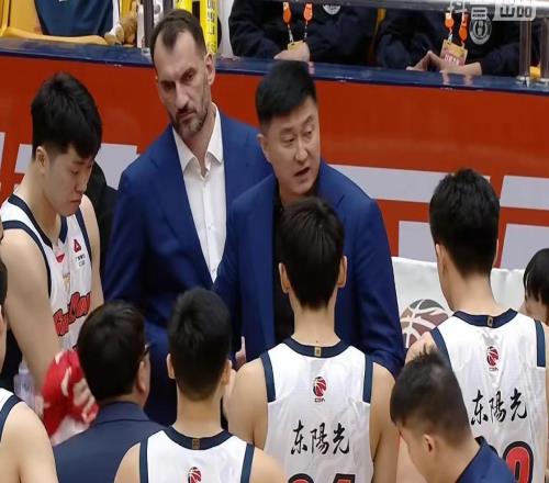 廣東男籃8699不敵山東，內(nèi)線被打爆，一人表現(xiàn)優(yōu)秀三大將不合格
