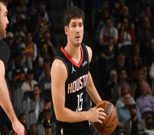 后場新星在關(guān)鍵時刻并沒有出場,結(jié)果火箭在防守端卻徹底崩盤了