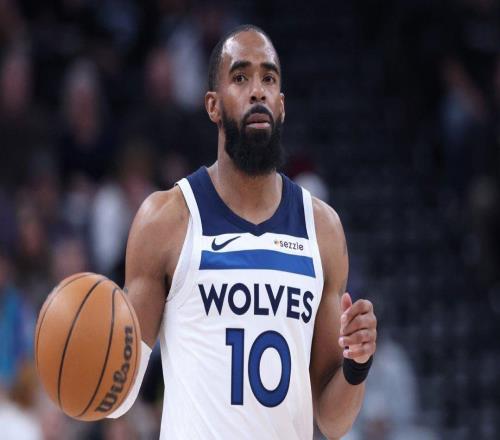 盡管森林狼隊(duì)輸給了黃蜂隊(duì)，但后衛(wèi)小邁克康利依然表現(xiàn)出色