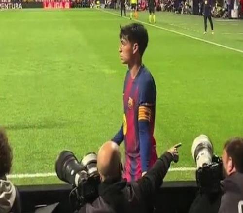 笑翻網友！巴薩力克馬競，佩德里竟把攝像師光頭當足球