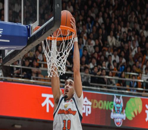 廣東VS青島形勢一邊倒！兩大核心外援同時缺陣，杜鋒根本招架不住