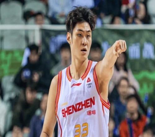 深圳險勝換帥新疆豪取10連勝賀希寧32+5三分周鵬助攻超王仕鵬