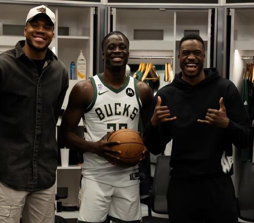 周最佳球員誕生,文班亞馬傷退!湖人雙喜臨門,字母哥要創造歷史