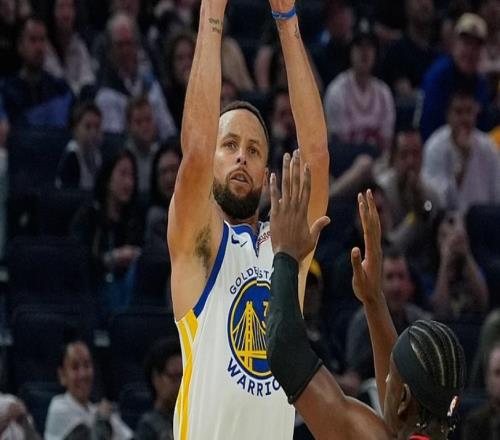 創(chuàng)歷史！庫(kù)里時(shí)隔27場(chǎng)復(fù)出29分丟絕殺首次兄弟同場(chǎng)吞里程悲