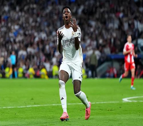 主場遭狂噓，維尼修斯2次致命失誤+單刀踢飛，姆巴佩做錯了什么