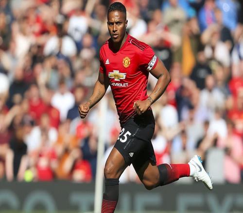 昔日英超巨星組團踢業(yè)余聯(lián)賽！40歲前曼聯(lián)隊長復出，自掏腰包上場