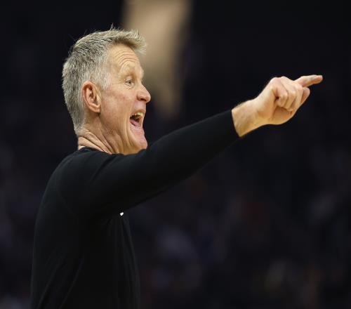 科爾期待球隊在關鍵階段展現執行力迎戰實力強勁的附加賽對手_NBA直播