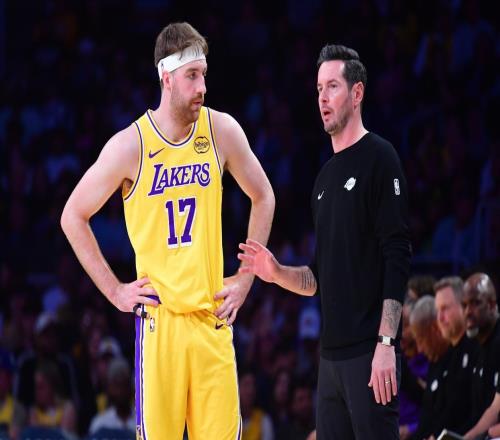 湖人主場慘敗,雷迪克點名三人話里有話,更衣室問題比輸球更可怕