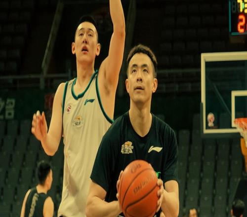 趙繼偉轟27+6+8王者歸來！萊迪21+9給球迷吃定心丸，遼籃兩連勝