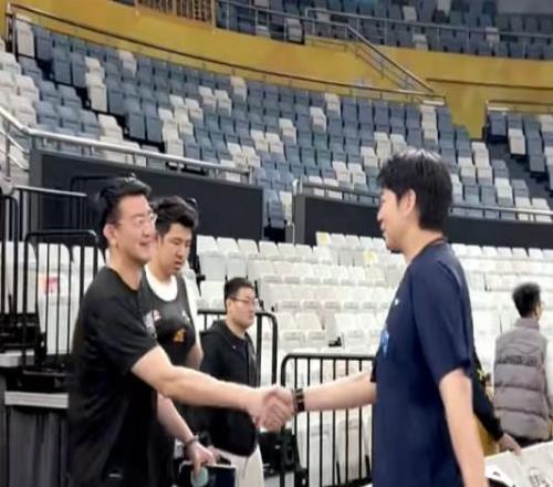 邱彪：挑戰(zhàn)衛(wèi)冕冠軍廣廈要拿出亮劍精神，要有勇氣去拼對手