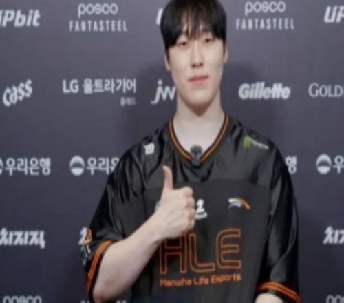 Zeka:Kanavi极具攻击性缺乏比赛经验所以团队配合不佳