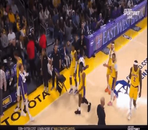 雷迪克喊暫停后，范德彪當(dāng)場掀桌：你針對我