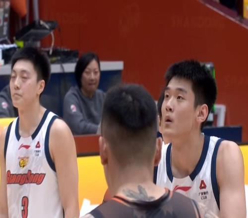 不打了!广东最强锋线惨遭弃用,或效仿徐昕申请离队