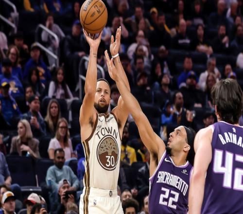 勇士擒國王終結4連敗!庫里替補出戰砍17分:79秒轟進兩記3+1