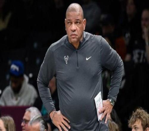 雄鹿戰(zhàn)績慘淡帥位不穩(wěn)老里弗斯暗示將退休：該回家?guī)O子了