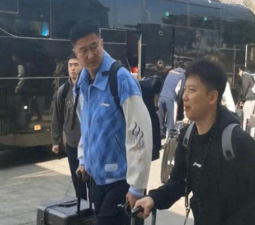 難逃兩連敗廣東隊出征青島人人愁容滿面,粵蜜噴:作妖就該懲罰