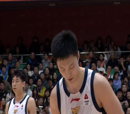 薩姆納常規(guī)賽報(bào)銷廣東隊(duì)跪求焦柏喬歸隊(duì)，杜鋒或引咎辭職！