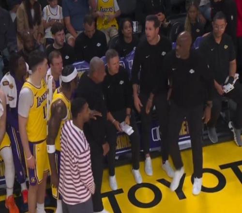 湖人慘敗又生內訌：范德彪和雷迪克爭執后遭雪藏